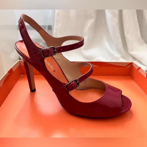 These shoes are too cute to be on display like Toy Story characters. No refunds. - Picture 8 of 13